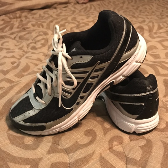 Nike tennis shoes