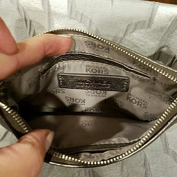 💯Michael Kors wristlet small purse❤ - Picture 2 of 4