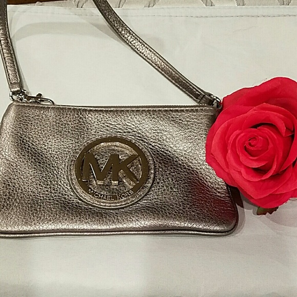 💯Michael Kors wristlet small purse❤ - Picture 4 of 4