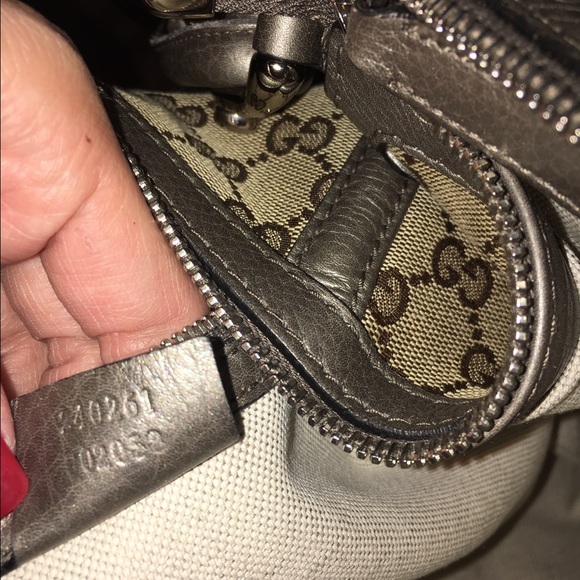 Authentic Gucci hobo bag with metallic grey tassel - Picture 3 of 4