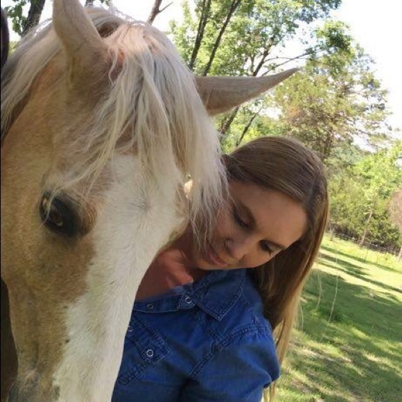 Meet your Posher, Cindy - Picture 1 of 1
