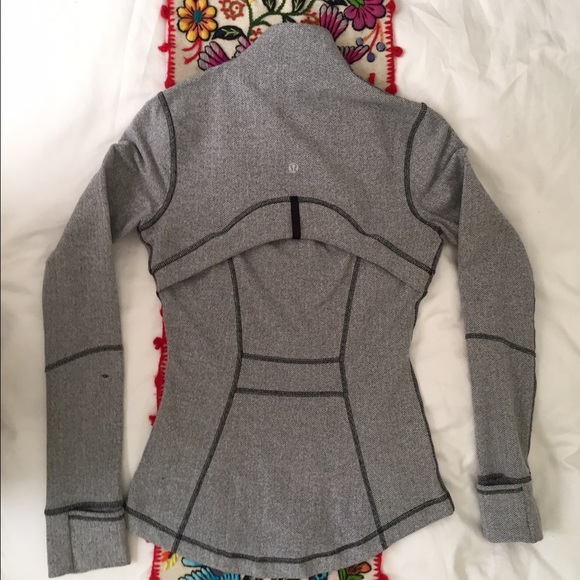 The perfect lululemon jacket - Picture 2 of 3