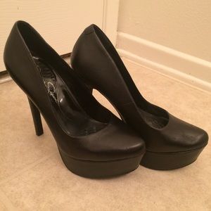 Jessica Simpson Leather Pumps