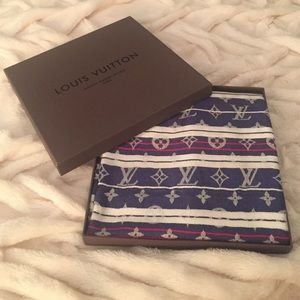 Louis vuitton scarfs
