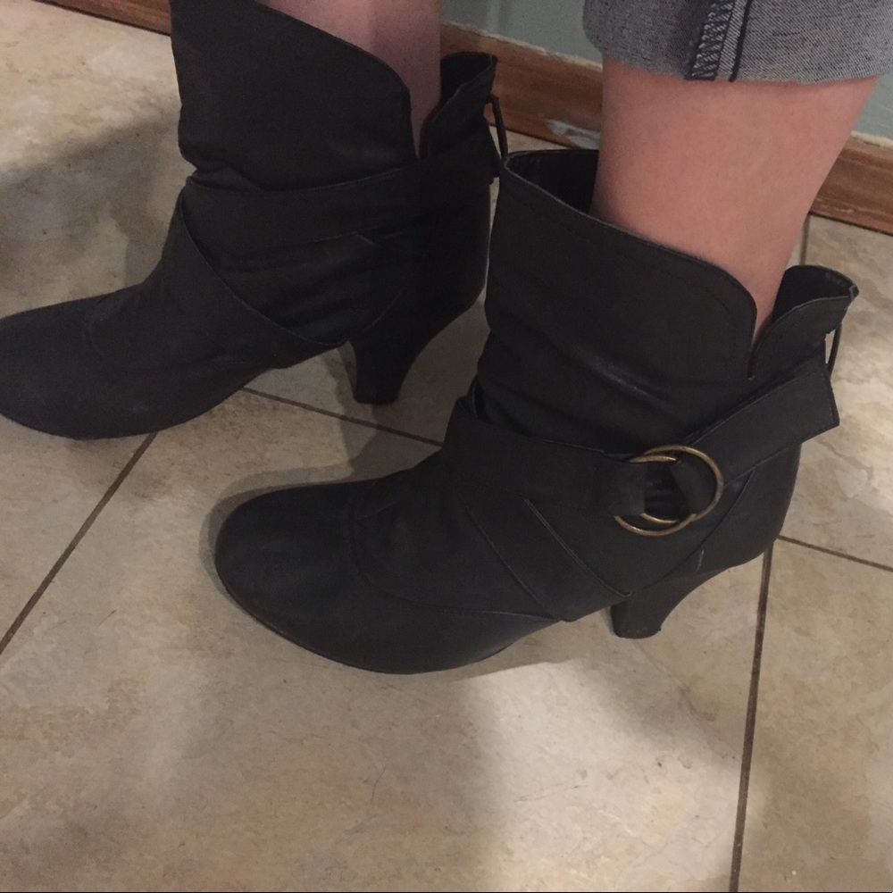 Charlotte Russe ankle booties size: 8 - Picture 4 of 4