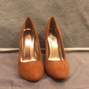 Tan suede heels!