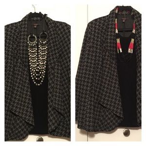 Grey houndstooth pattern waterfall front blazer