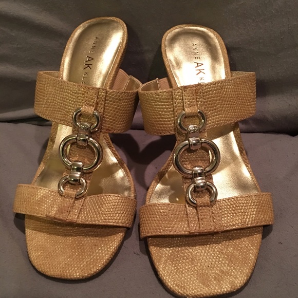 Size 5 gold sandals