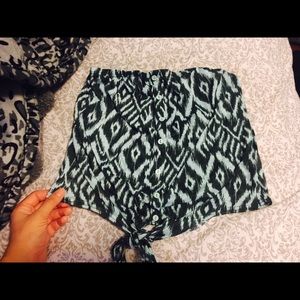 Cute sleeveless top! So pretty summer time:)