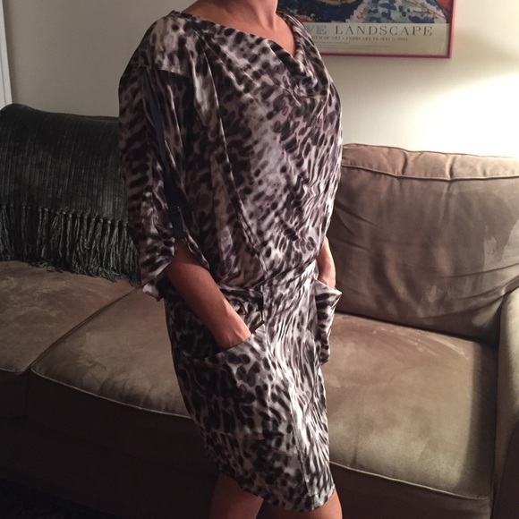 BCBG MAXAZRIA animal print silk dress w/ pockets - Picture 3 of 4