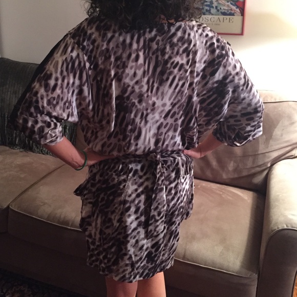 BCBG MAXAZRIA animal print silk dress w/ pockets - Picture 4 of 4