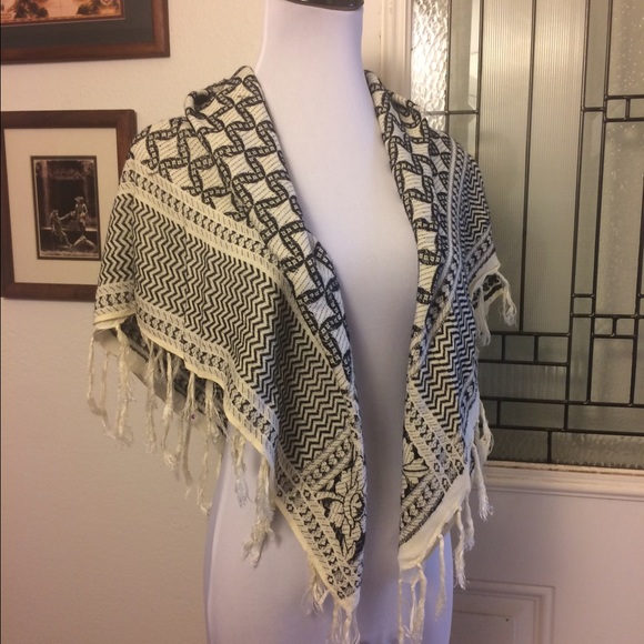 Accessories - Cream and black scarf/wrap