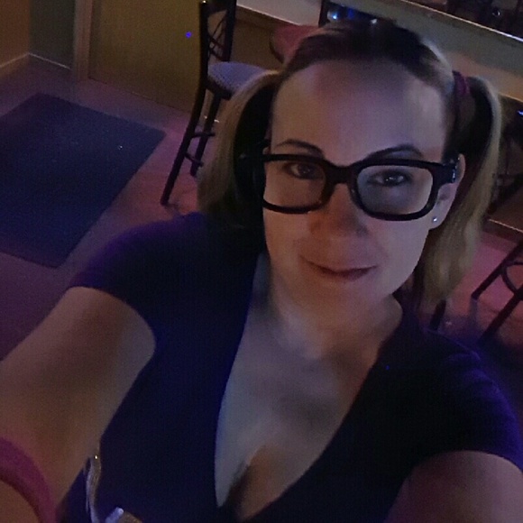 Meet your Posher, Danielle - Picture 4 of 4