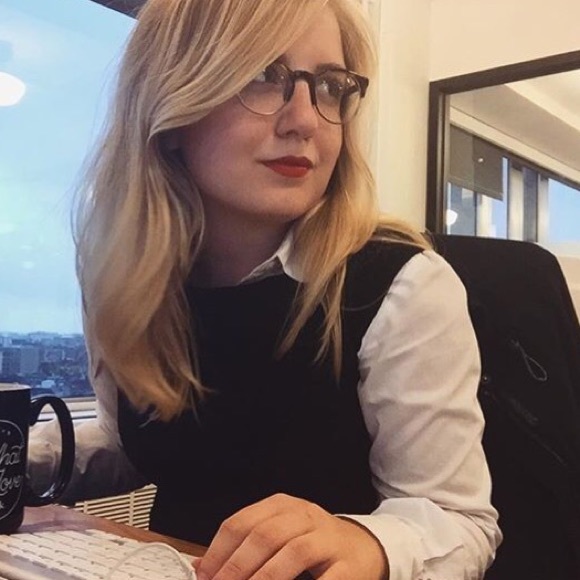 Meet your Posher, Lillian - Picture 1 of 2