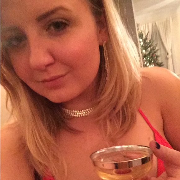 Meet your Posher, Lillian - Picture 2 of 2