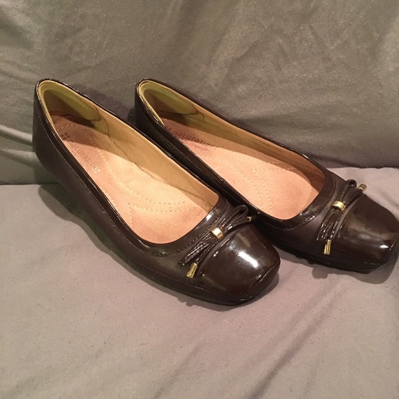 Size 5 brown flats
