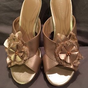 Size 5 gold sandals