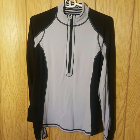Reversible zip front pull over - Picture 2 of 4