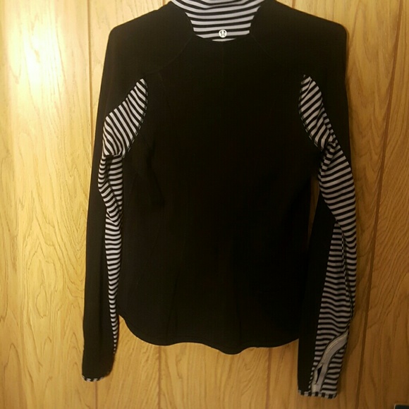 Reversible zip front pull over - Picture 3 of 4