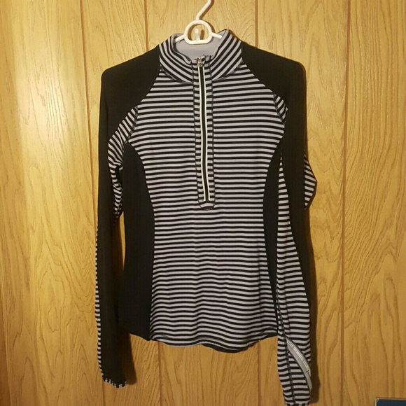 Reversible zip front pull over - Picture 4 of 4