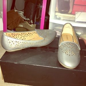 ---------Cute Gray Flats---------