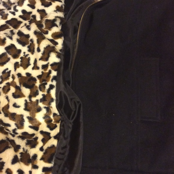 Thick, lined black hoodie with leopard details - Picture 4 of 4