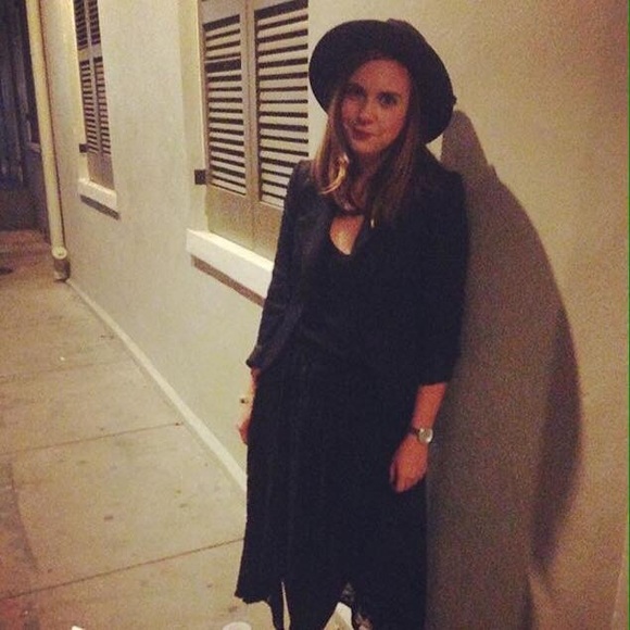 Meet your Posher, Melanie - Picture 3 of 3