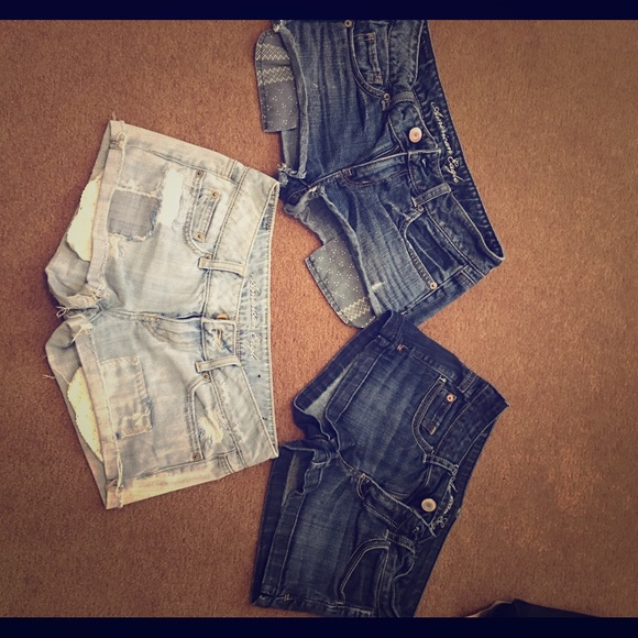 3 AE shorts !