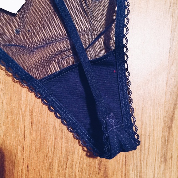 SOLD💕Victoria's Secret V-strong Thong💕 - Picture 3 of 4