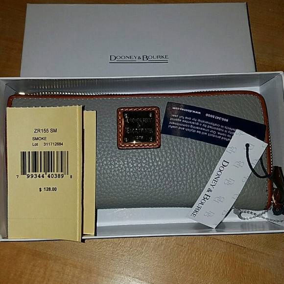 Dooney & Bourke Handbags - Dooney & Bourke wallet