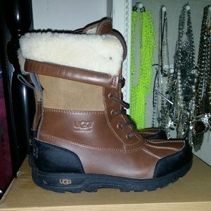 Ugg australia big kids boots size 4