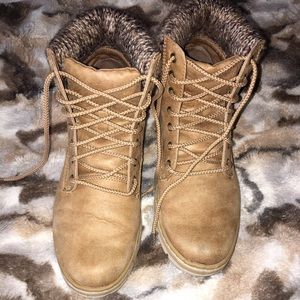 🍷Price Drop🍷Cute boots 9 1/2👠❤️