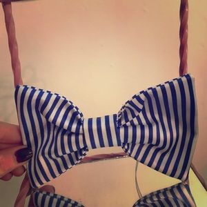 American Apparel bow clip.