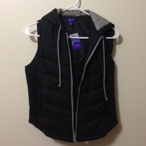 NWT Lite Weight Puffer Vest