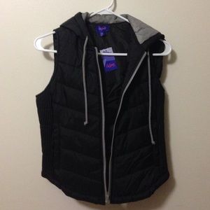 NWT Lite Weight Puffer Vest