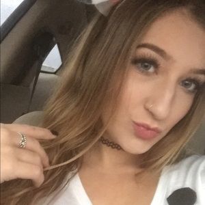 Meet your Posher, Carly