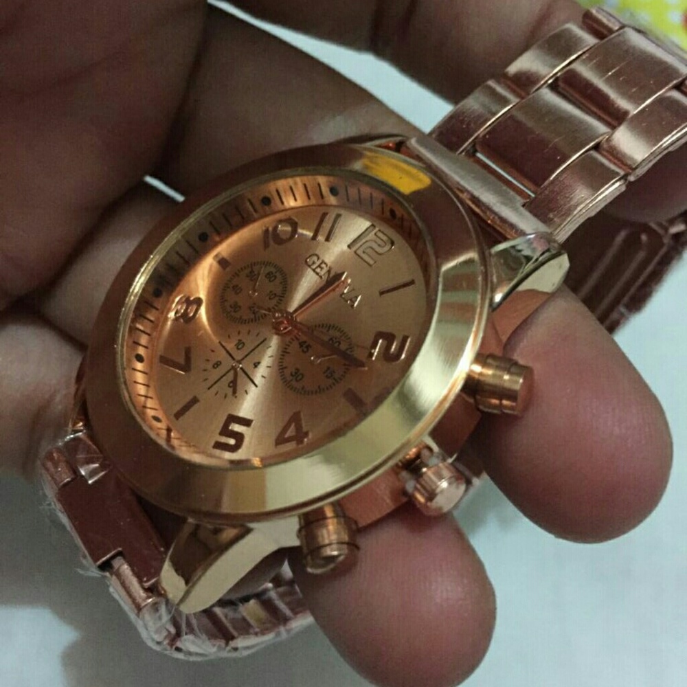 Analog Quartz Rose Gold Stainless Steel - Picture 4 of 5
