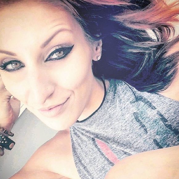 Meet your Posher, Tegan - Picture 1 of 1