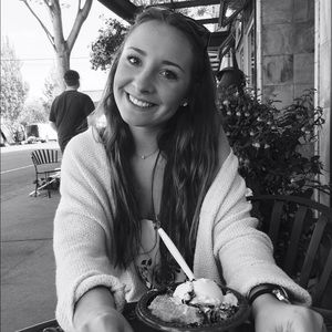 Meet your Posher, Lauren