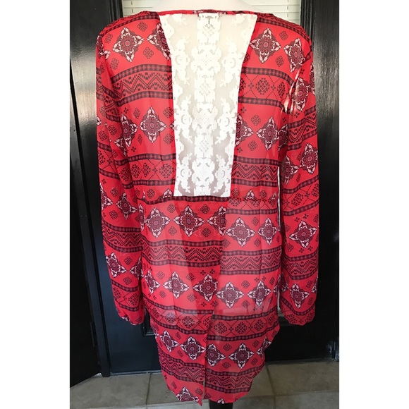 NWT Patterned Lace Back Top - Picture 3 of 4