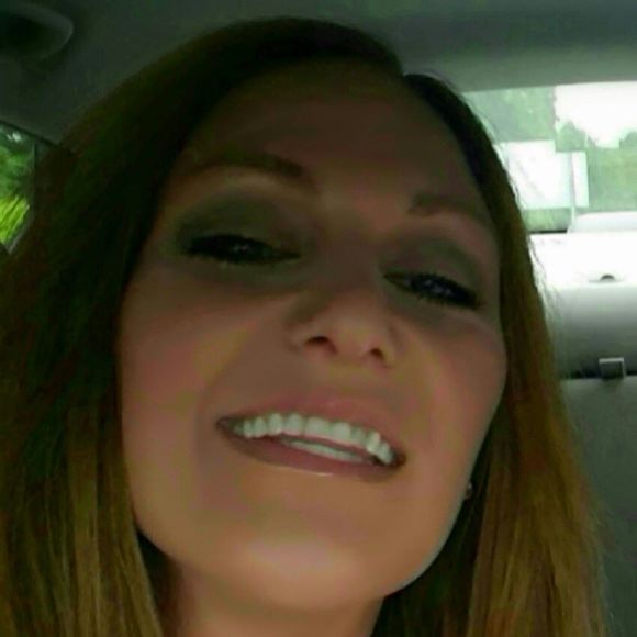 Meet your Posher, Lauren - Picture 1 of 1