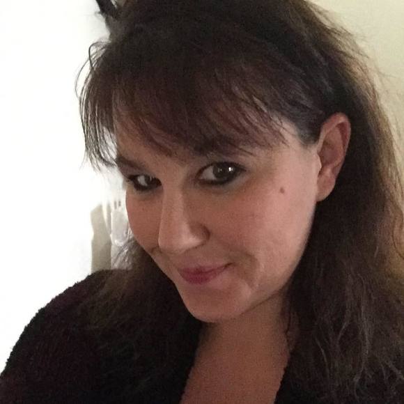 Meet your Posher, Deanna - Picture 1 of 1