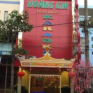 Meet your Posher, Hoai