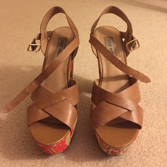 Fun platform heels - Picture 2 of 3