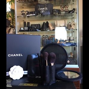 NWOT Authentic CHANEL mini brush set