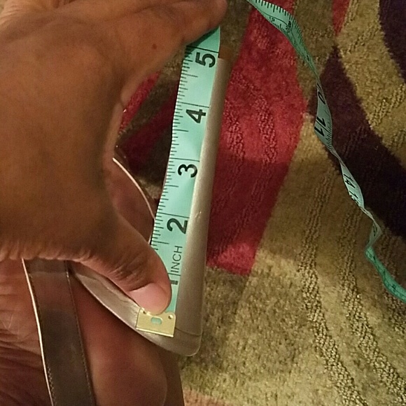 Amazing pair of golden heels! - Picture 2 of 4