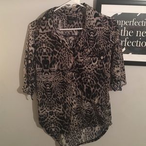 Quarter sleeve button down