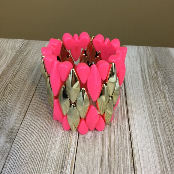 🎈$2🎈Hot pink and gold chunky bracelet - Picture 3 of 4