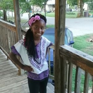 Meet your Posher, Mona