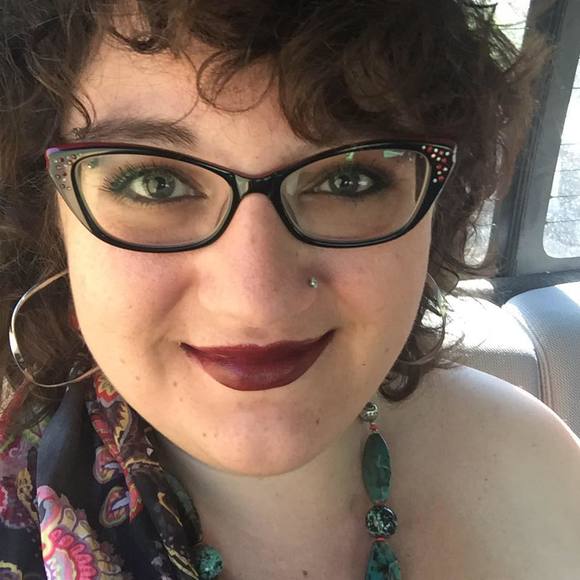 Meet your Posher, Kayla - Picture 1 of 1